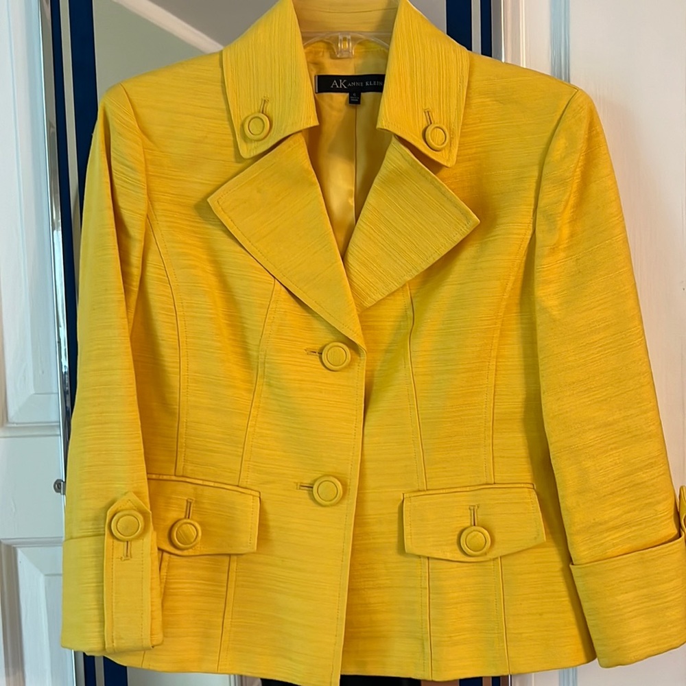 AK Anne Klein size 6 yellow jacket